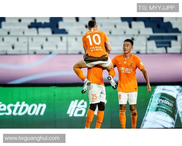 广州羽毛球队在世界锦标赛积分榜上以85分稳居第一名，展现强劲实力