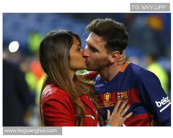 足球明星情人节浪漫盛典球场上的爱与激情交织的甜蜜时刻